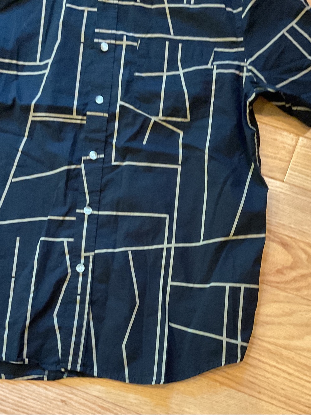 Banana Republic Black Short-Sleeve Button-Down Tan Geometric Lines NWOT medium - Picture 5 of 9